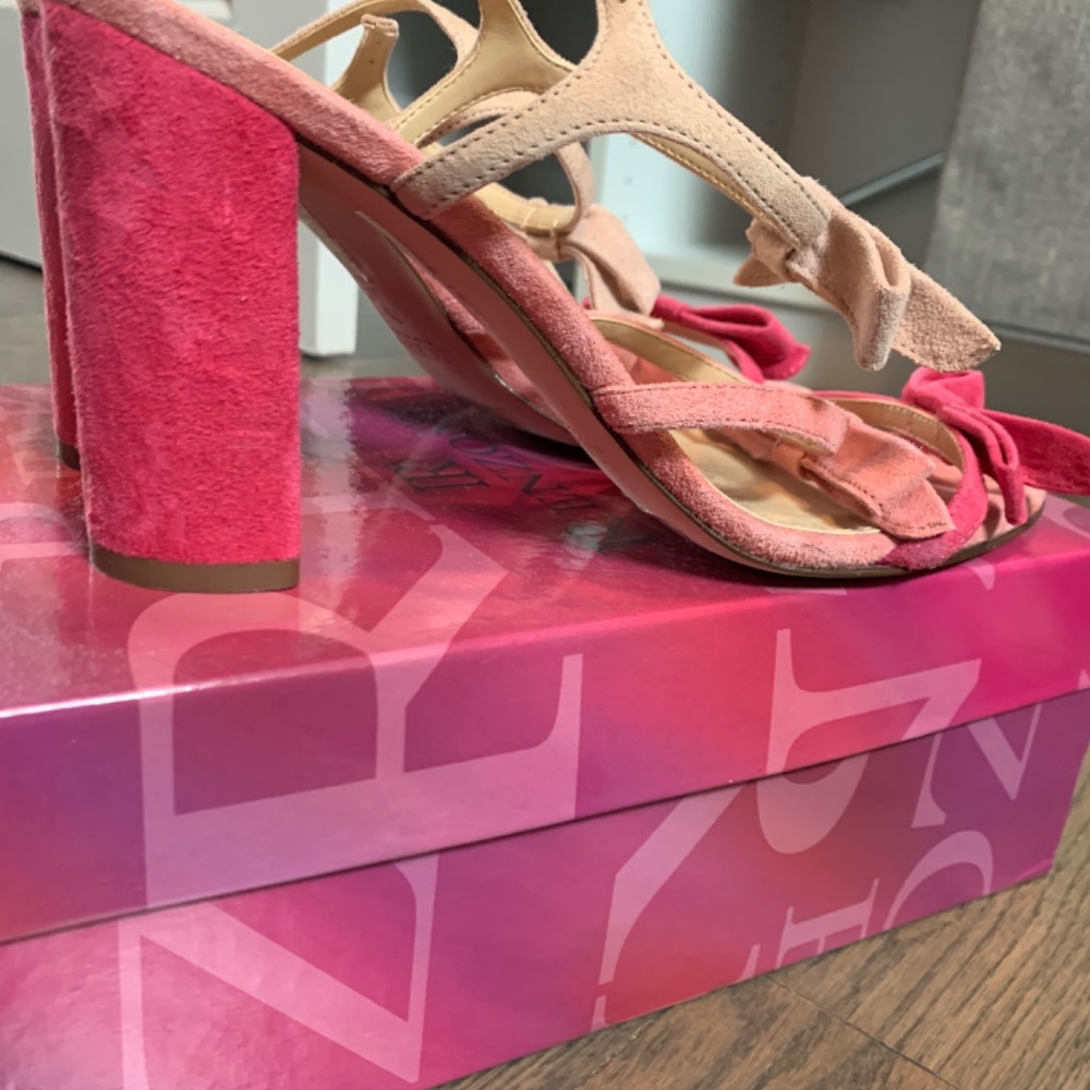 Shoes - Picture 4 of 4